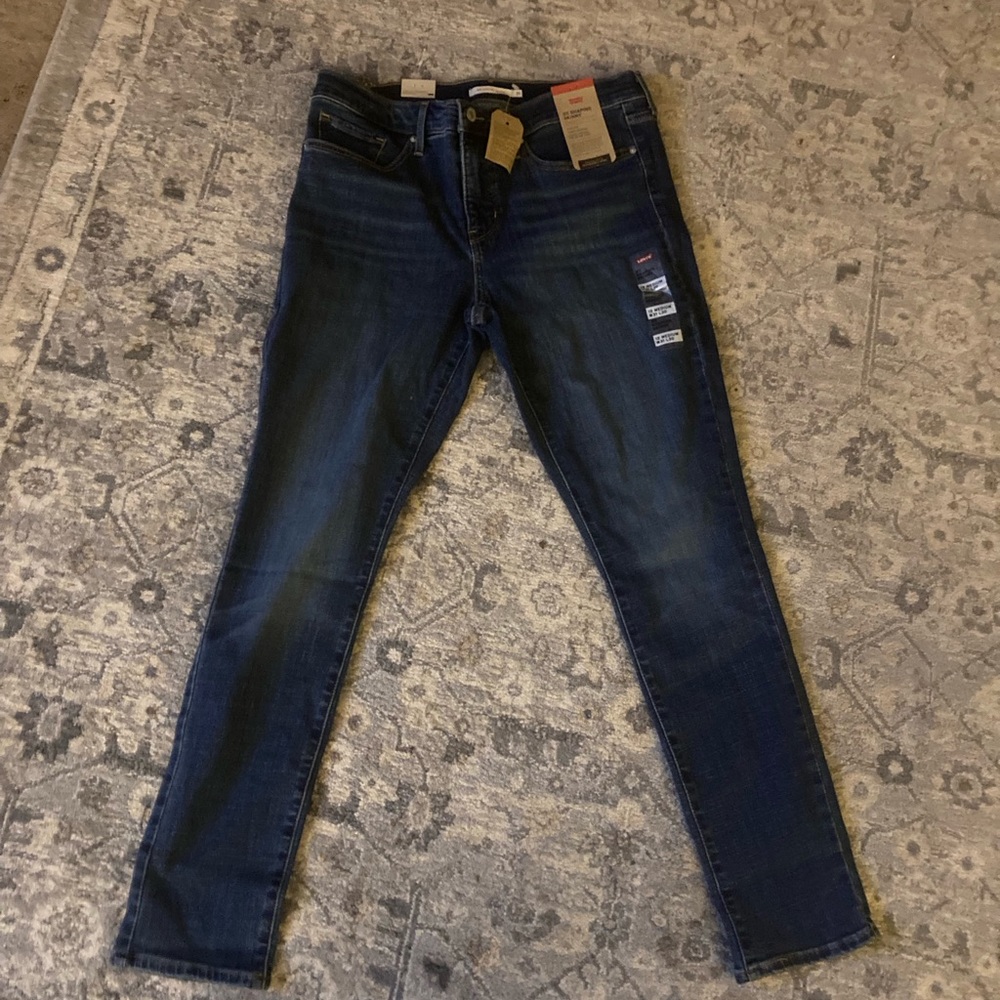 Women’s Levi’s 311